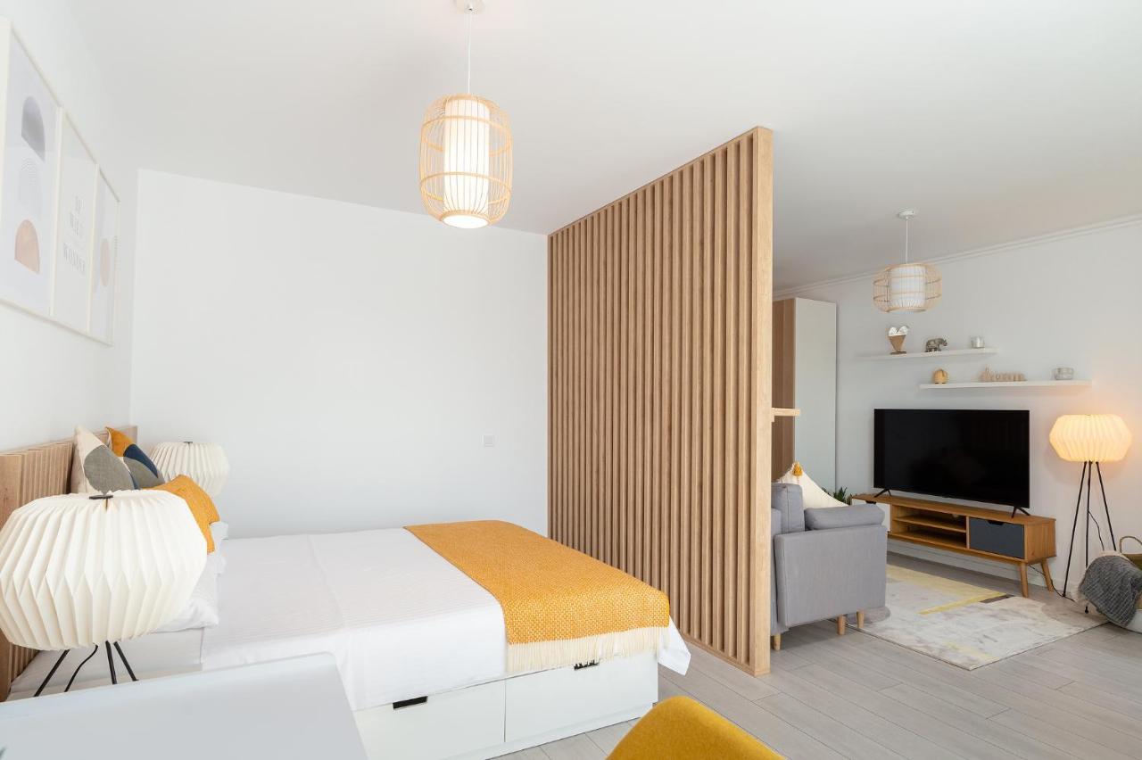 Moon Plaza Deluxe Studios Bukarest Kültér fotó