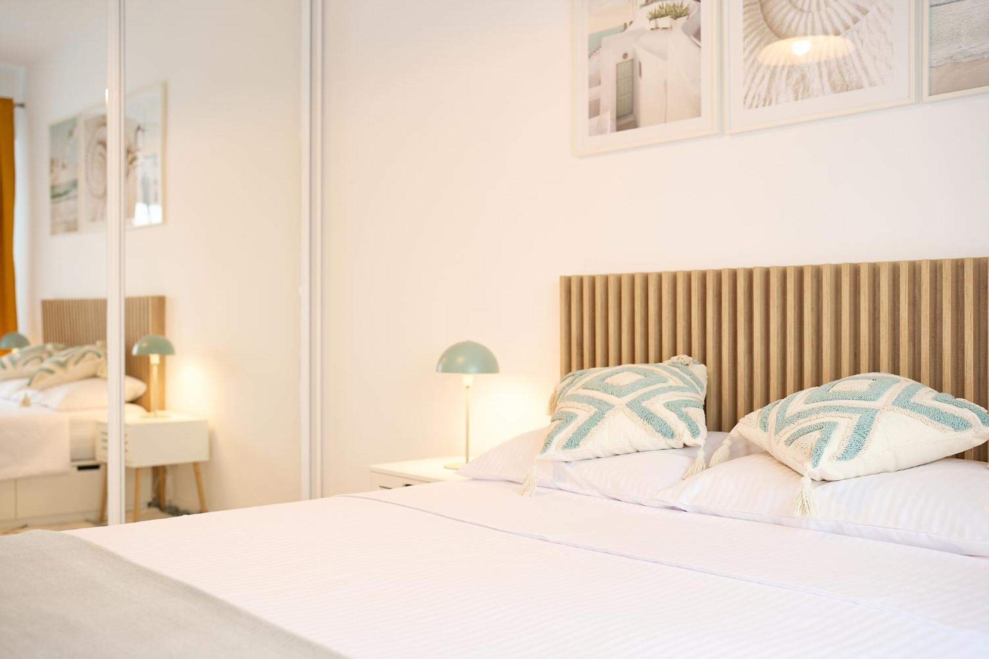 Moon Plaza Deluxe Studios Bukarest Kültér fotó