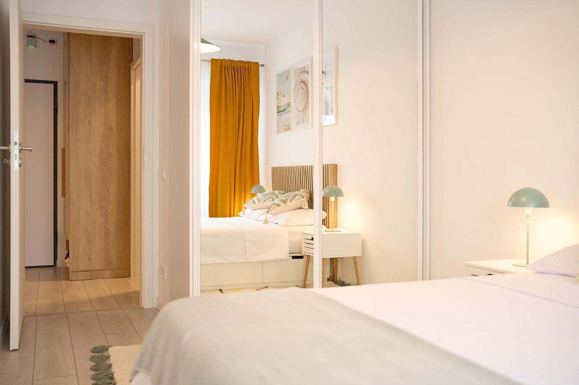 Moon Plaza Deluxe Studios Bukarest Kültér fotó